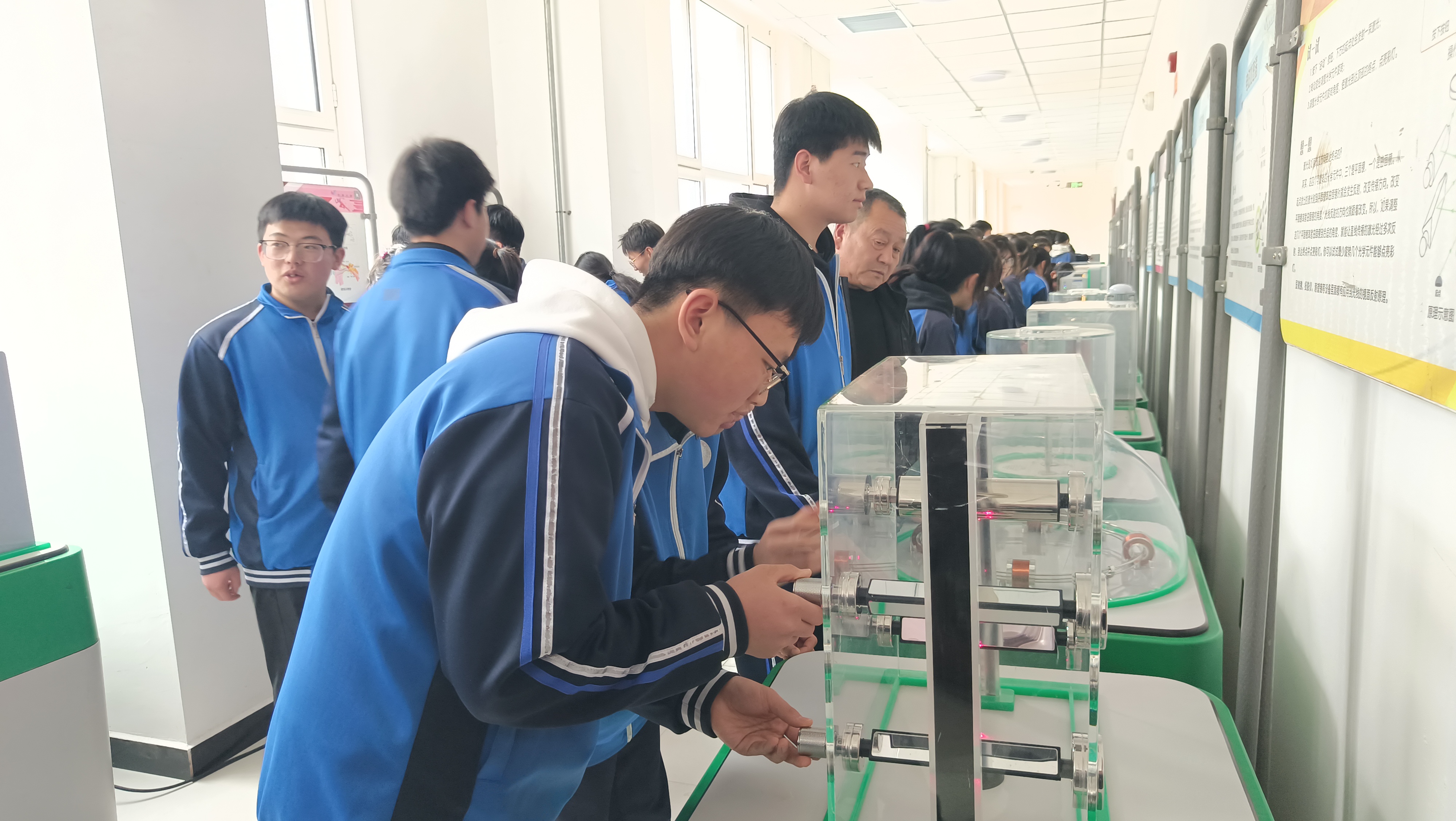 中国流动科技馆巡展走进陇南宕昌_fororder_微信图片_20250402114155