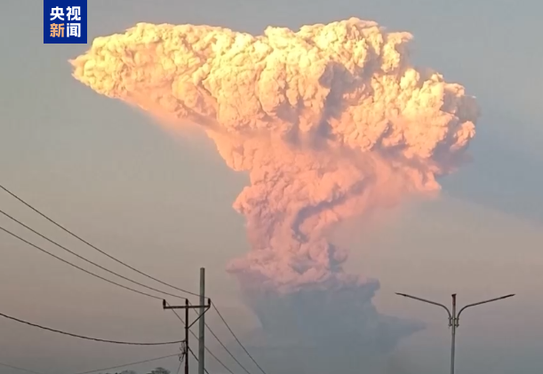 印度尼西亚巴厘岛数十架航班因火山喷发取消