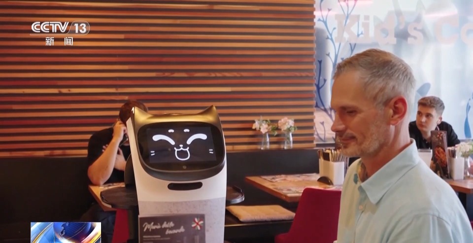 奋斗在春天里丨中国机器人凭啥“圈粉”海外？“金点子”揭秘