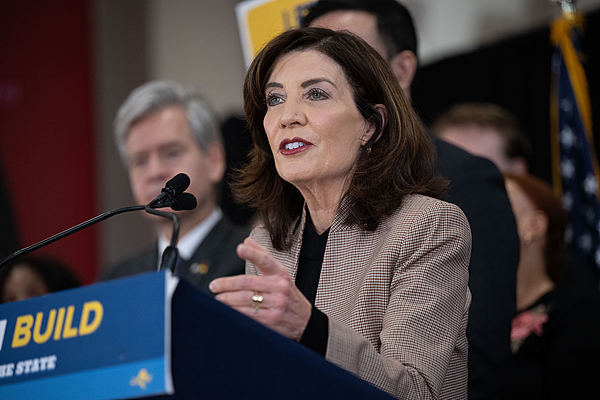 纽约州要求特朗普政府退还135亿美元关税