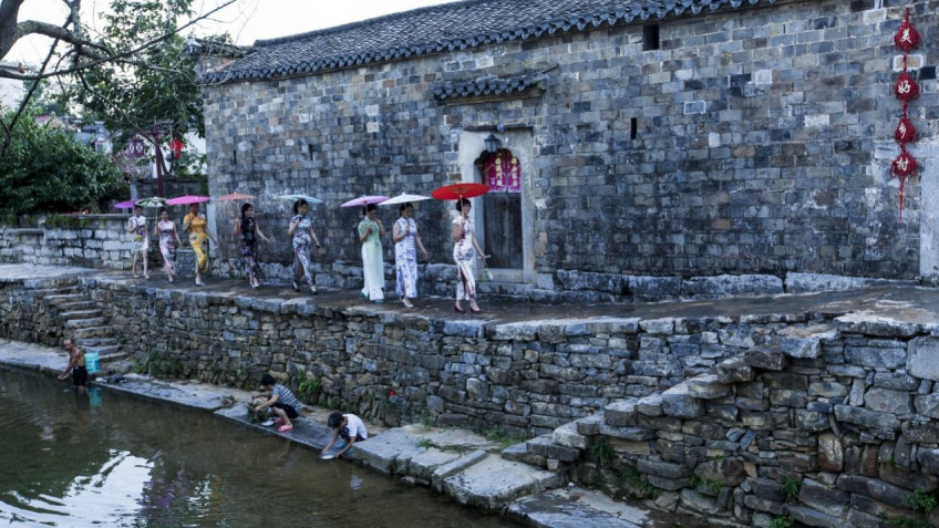 Telling Rural Revitalization Stories Through Comedy: Season One of Micro-Drama Breeze Rises by the Lakeside Begins Filming in Nanling, Wuhu