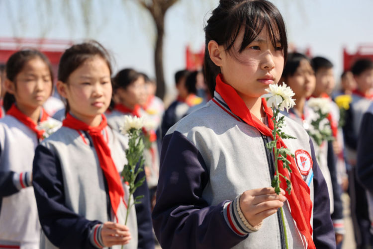 清明祭扫缅怀革命先烈