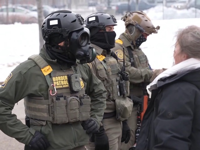 美政府边境事务主管：700名执法人员将立即从明州撤离
