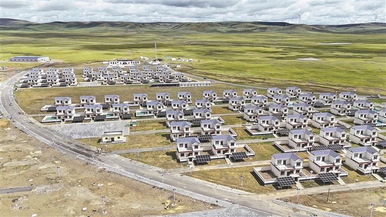 从“逐水草而居”到“宜居宜业”的幸福跨越——自治区成立60年来那曲市经济社会发展综述