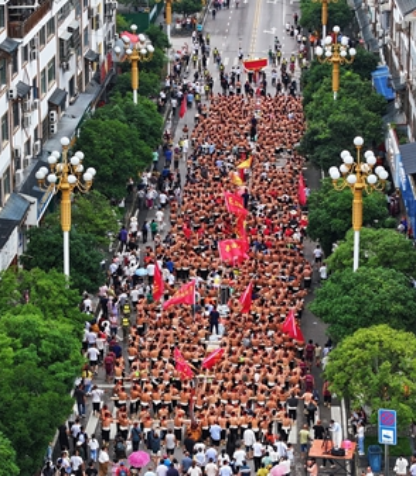 Guizhou’s Shibing Single-Log Dragon Boat Race Series Kicks Off with Colorful Events
