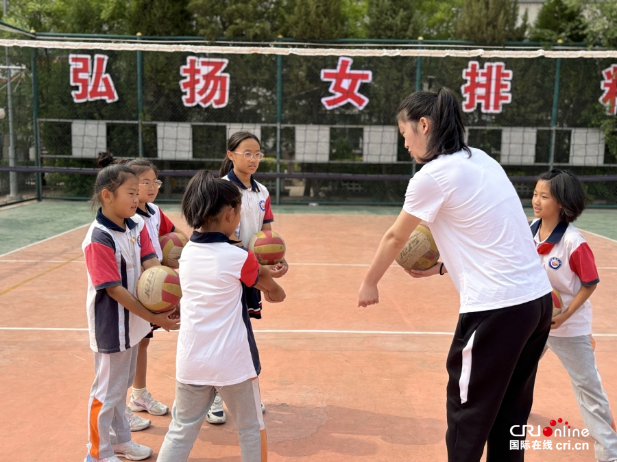 2025年校园排球公益行走进天津栖凤小学助力青少年排球发展_fororder_4