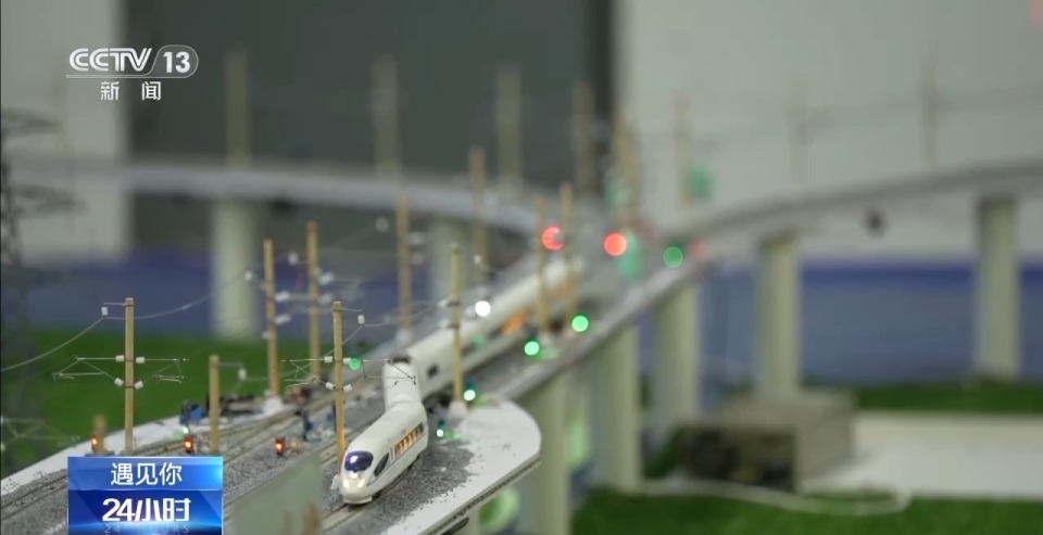 遇见你丨在学校造“高铁”是什么体验？他用三个月做出特别的毕业礼