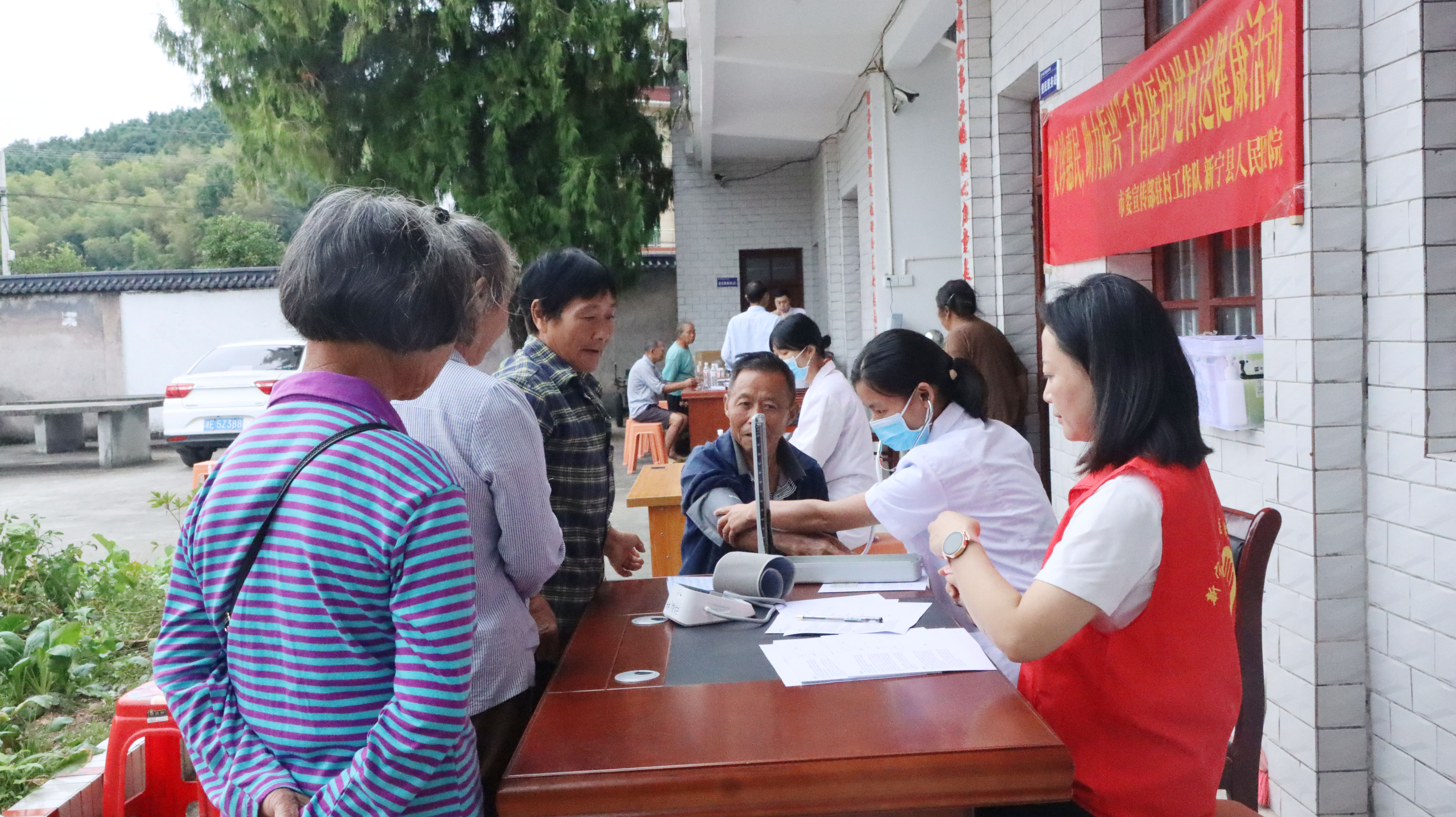 湖南新宁义诊服务惠民生 驻村帮扶暖“家兴”_fororder_1