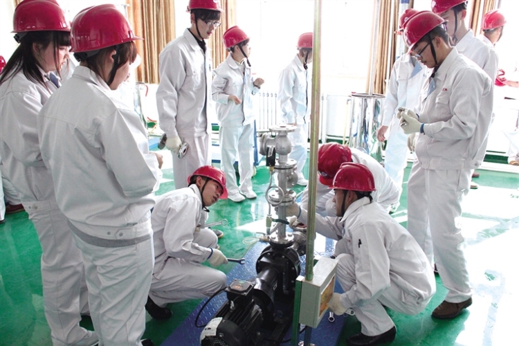 鄂尔多斯职业学院打造能源特色专业 服务国家战略基地建设_fororder_6