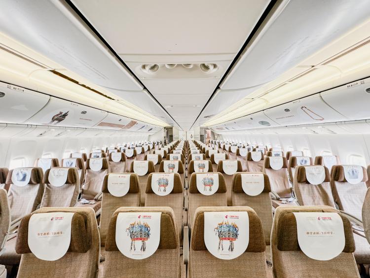 “国博号”主题彩绘飞机首航 架起文明传播“空中桥梁”_fororder_2