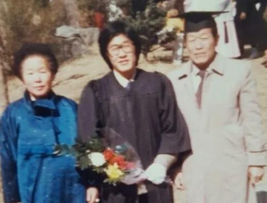 三战总统终成正果 草根逆袭的李在明能否治愈撕裂的韩国？