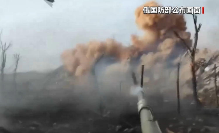 俄称控制两个居民点 乌称袭击俄炼油厂