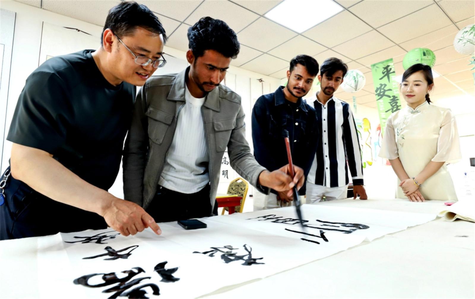 张掖山丹：“海外新声代”来华留学生“跨国连线”诉说“网络中国节”_fororder_图4