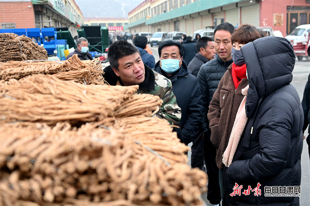 陇西春季“药市”交易忙_fororder_1
