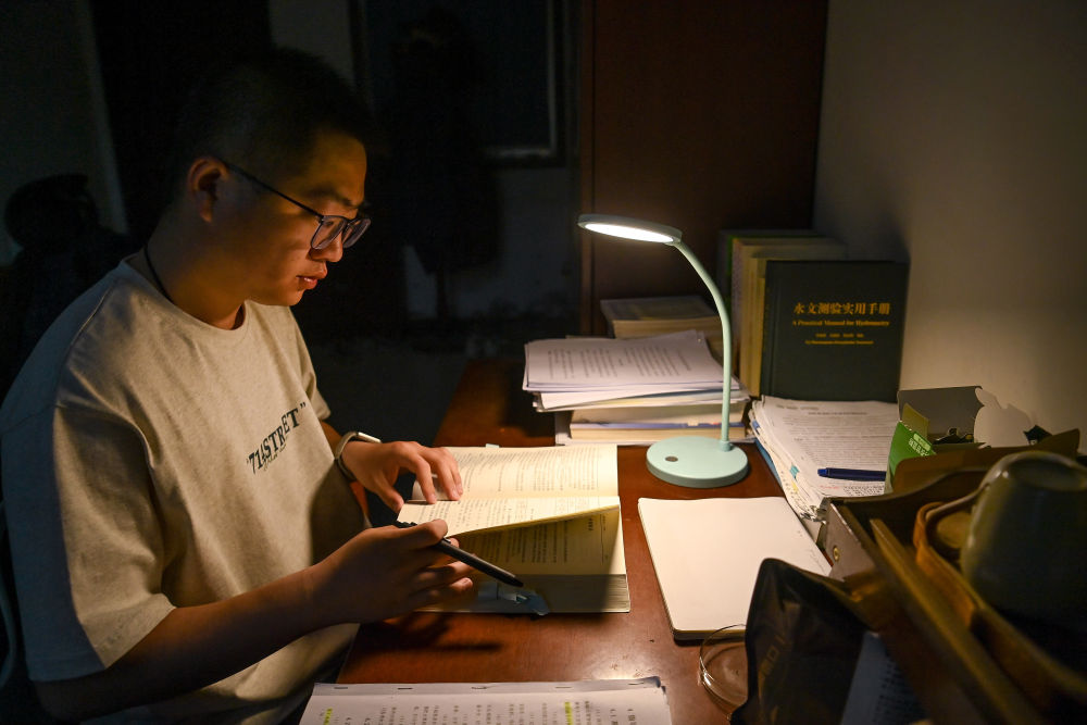 这些“95后”在悬崖上守护黄河安澜