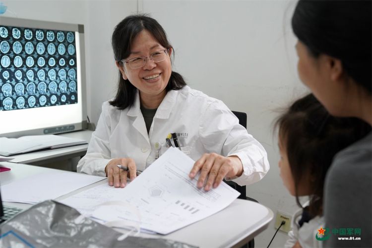 守护军娃：特别的爱给特别的你