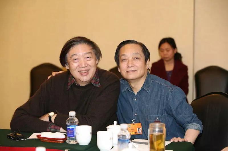 韩美林雕塑《天马》“从天而降”， 昂首伫立天津大学冯骥才文学艺术研究院博物馆主入口