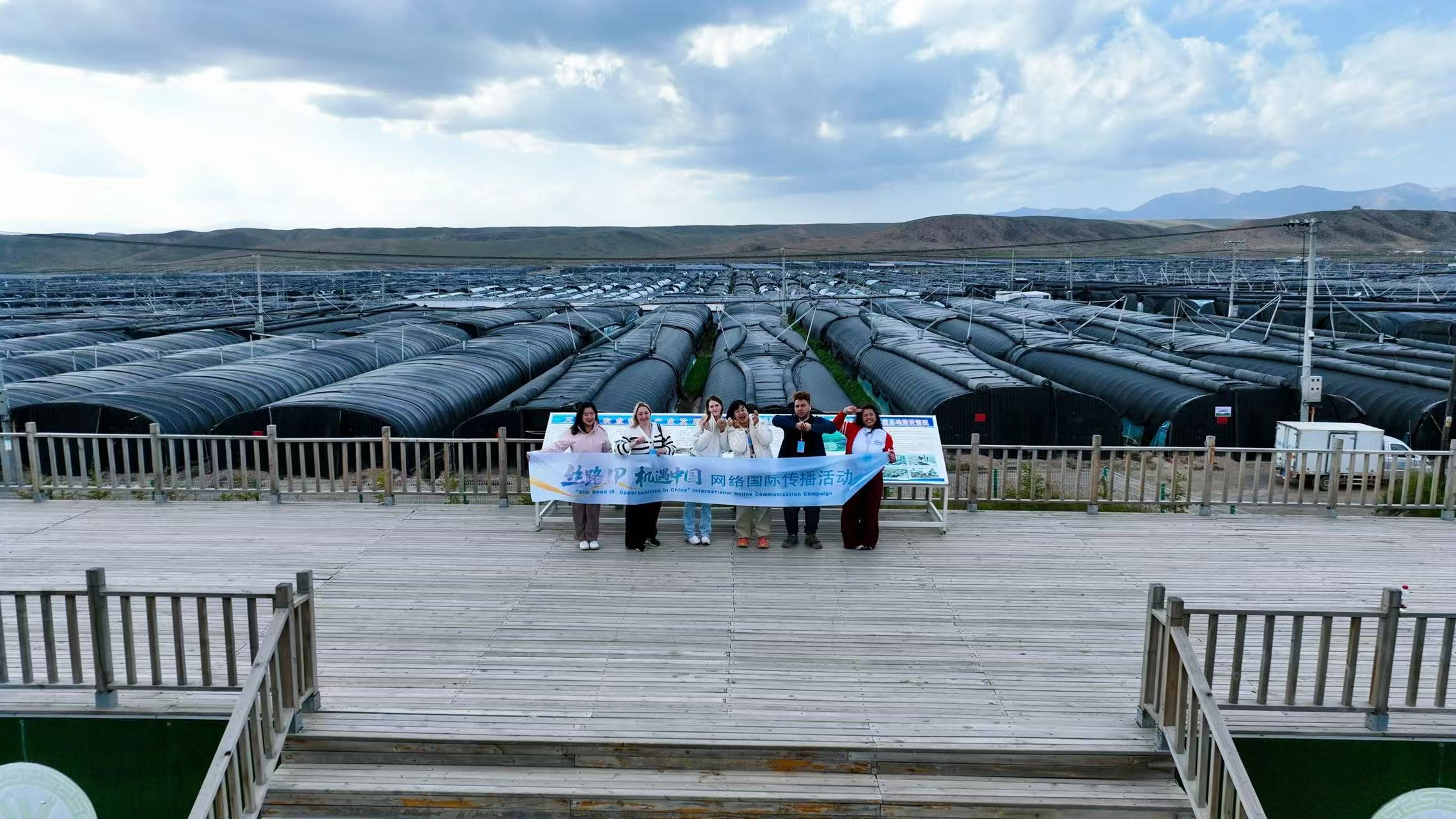 “丝路IP 机遇中国”｜外国网红博主在武威 触摸发展肌理 见证古今交融_fororder_3e98eebf03c597eb49ec0e722ab61c7d