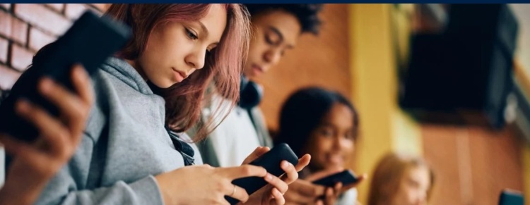 《全球幸福指数报告》发布 社交媒体影响青少年幸福感引关注