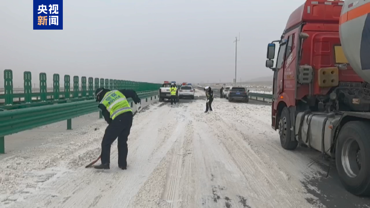 受降雪影响 青海部分路段交通管制