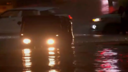 印度德里地区突发暴雨 上百架次航班延误
