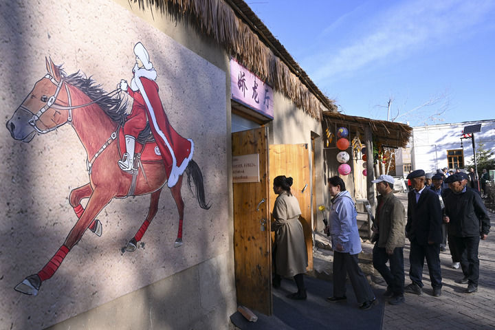 英魂永耀山河间