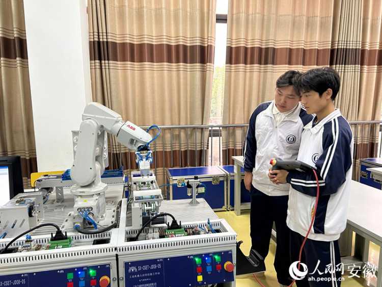 “人口大市”下好职教“一盘棋” 培养更多大国工匠_fororder_职教1