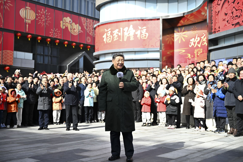 新华图讯丨习近平春节前夕在北京看望慰问基层干部群众