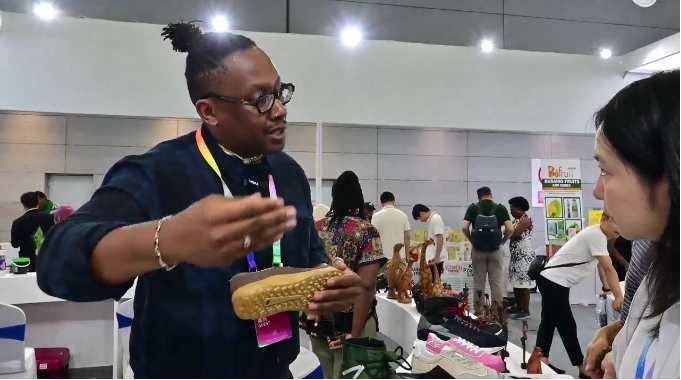 总统同款皮鞋、加纳风情草帽…...在中非经贸博览会“遇见”非洲时尚