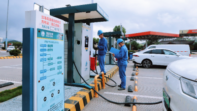 State Grid Zhejiang Carries out Expressway Charging Pile Maintenance to Facilitate Green Travel in Summer
