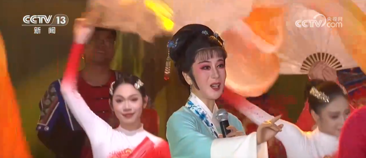 自导自演迎新春 歌唱当代好生活!火热“村晚”点亮春节“仪式感”