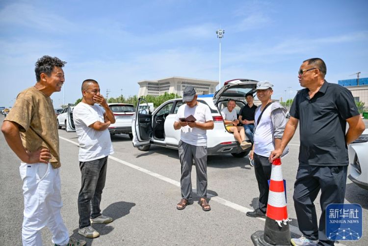 新华全媒+｜在霍尔果斯，这群人让国产新能源汽车“跑”向中亚