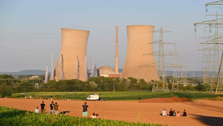 德国一废弃核电站发生火灾 致12名工人受伤