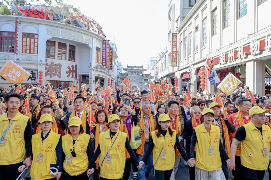 2,680-Person Parade Transforms into a "Moving Intangible Cultural Heritage Museum" – 2026 Chaozhou Qinglong Temple Fair Grandly Held_fororder_图片5
