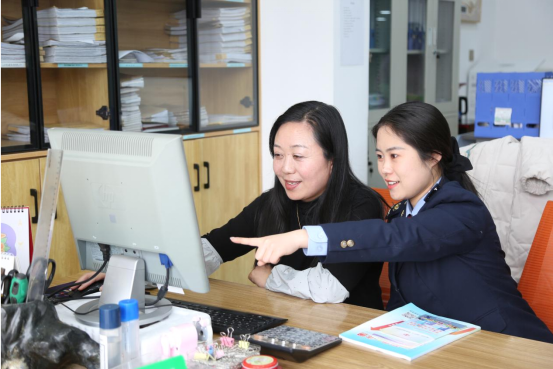天水：全方位税费服务引导企业合规经营_fororder_天水市税务干部辅导企业财务人员办税