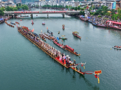 Guizhou’s Shibing Single-Log Dragon Boat Race Series Kicks Off with Colorful Events