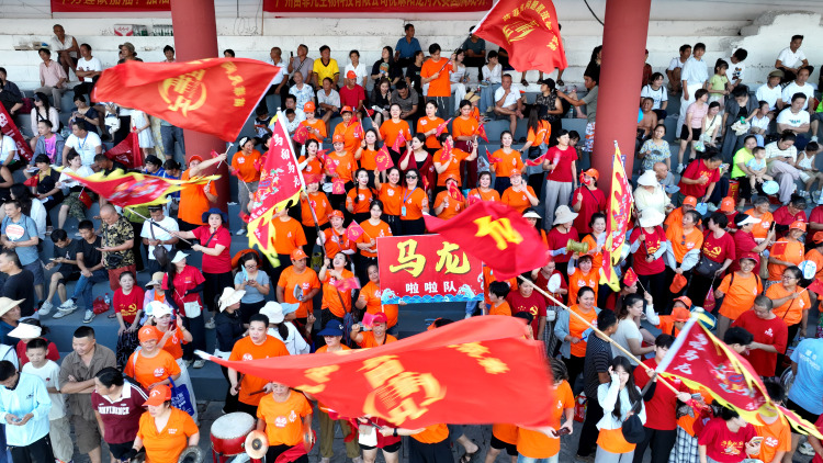 龙舟一桨划千载 湖南麻阳正“青春”_fororder_90bfa5b4962554c6fbb22b362c03d3a(1)