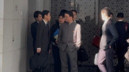 日本外务省官员离开中国外交部_fororder_5dafe05bb0d44163bccc9eac3f6db3b6