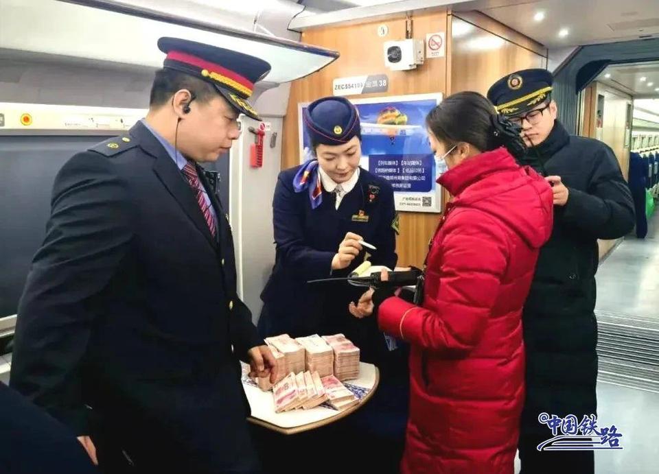 近50万元现金15分钟找回！旅客：感谢铁路人