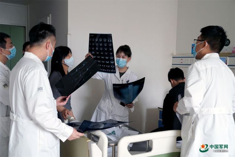 守护军娃：特别的爱给特别的你