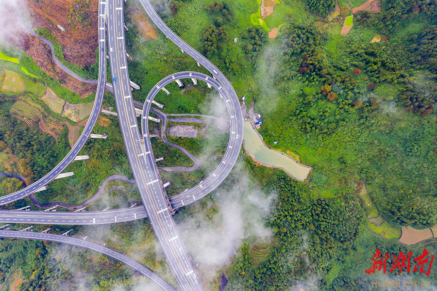 湖南吉首：云海涌高速_fororder_微信图片_2