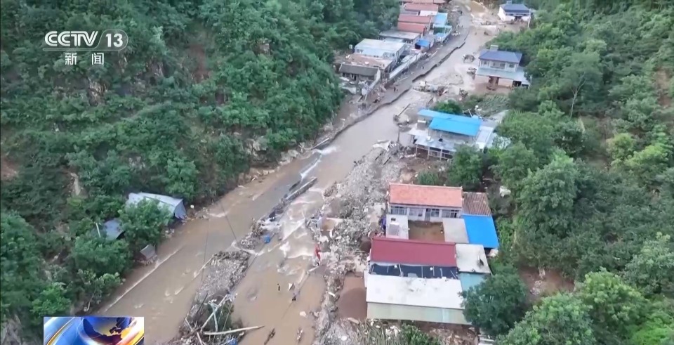 暴雨致河北承德六道河镇受灾严重 记者探访失联村庄