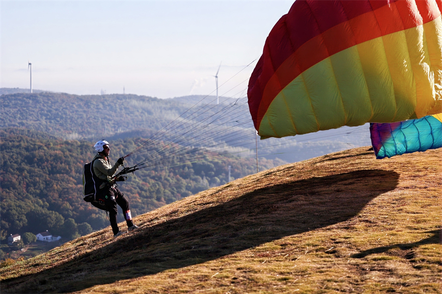 The 2025 Paragliding Accuracy World Cup Superfinal Kicks Off in Jingmen, Hubei_fororder_图片1