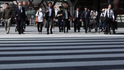 “请保持冷静”　日本政府呼吁民众勿抢购垃圾袋