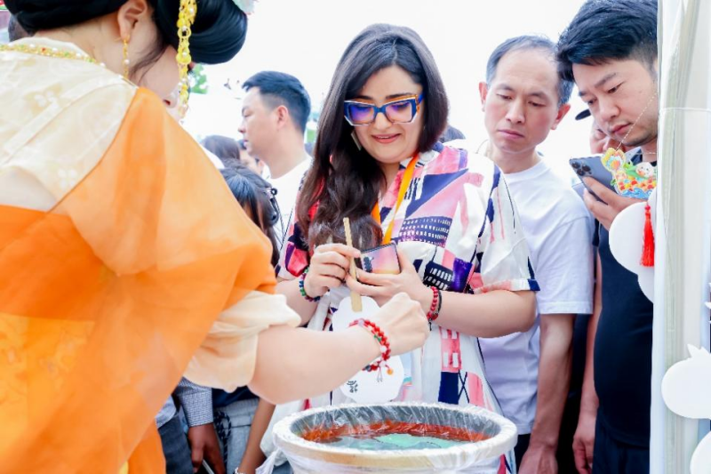 Fragrant Zongzi and Dragon Boat Races: Neighborhood Culture Festival Kicks off in Yingpu Subdistrict, Qingpu District, Shanghai_fororder_图片3