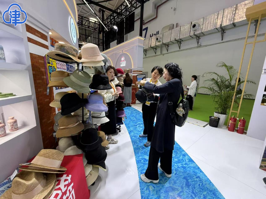 众多名优精品亮相消博会 天津企业觅商机