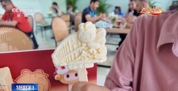 视频丨穿旗袍在广交会“寻宝” 阿根廷姑娘：这样才“搭”