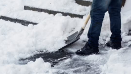 遭遇暴风雪 日本北海道出现大面积停电和交通中断