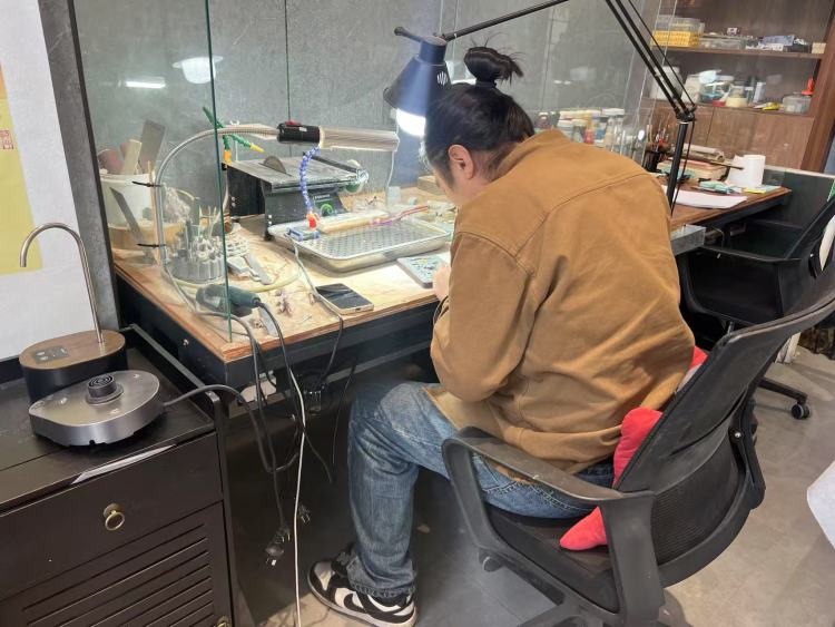 青春不打烊｜“雕石成金”让古韵焕发新辉