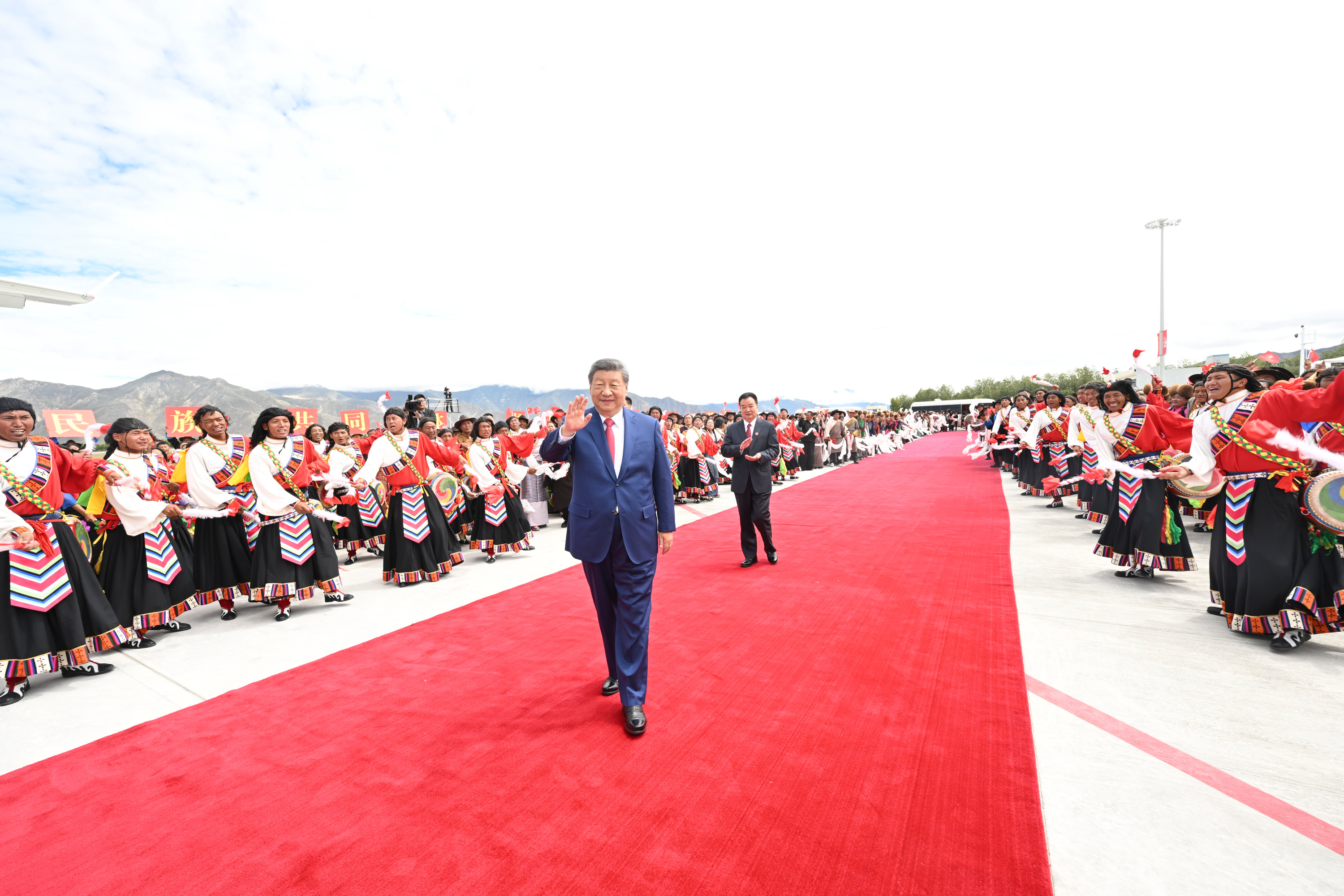 “共建中华民族共同体 书写美丽西藏新篇章”——习近平总书记率中央代表团出席西藏自治区成立六十周年庆祝活动纪实‍‍